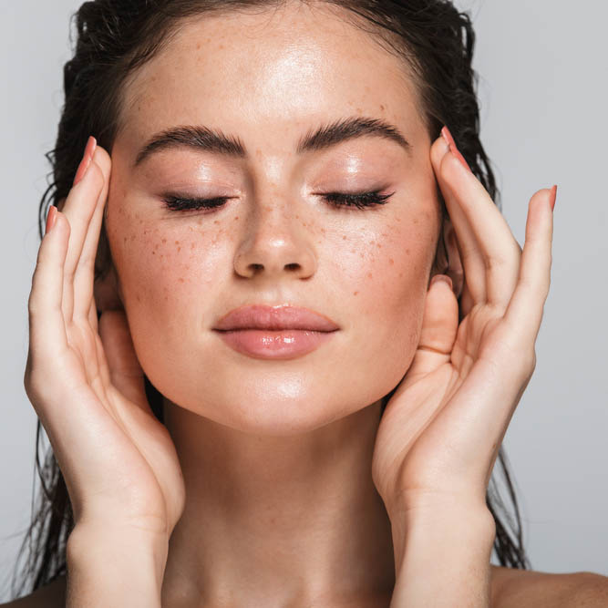 Beauty,Portrait,Of,An,Attractive,Smiling,Sensual,Young,Woman,With