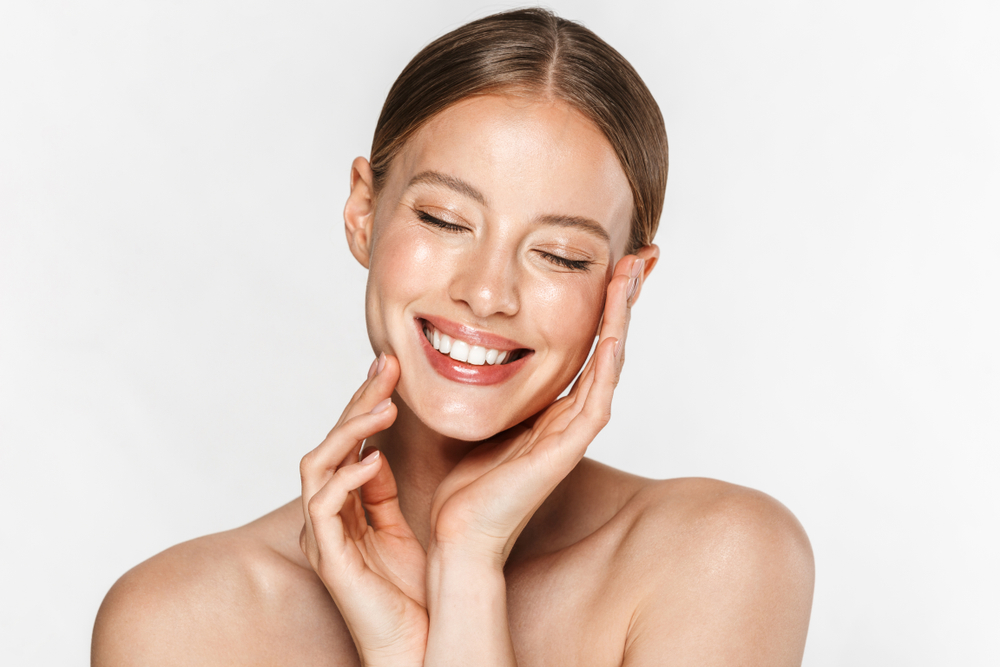 Image,Of,Adorable,Half-naked,Woman,Smiling,At,Camera,With,Eyes